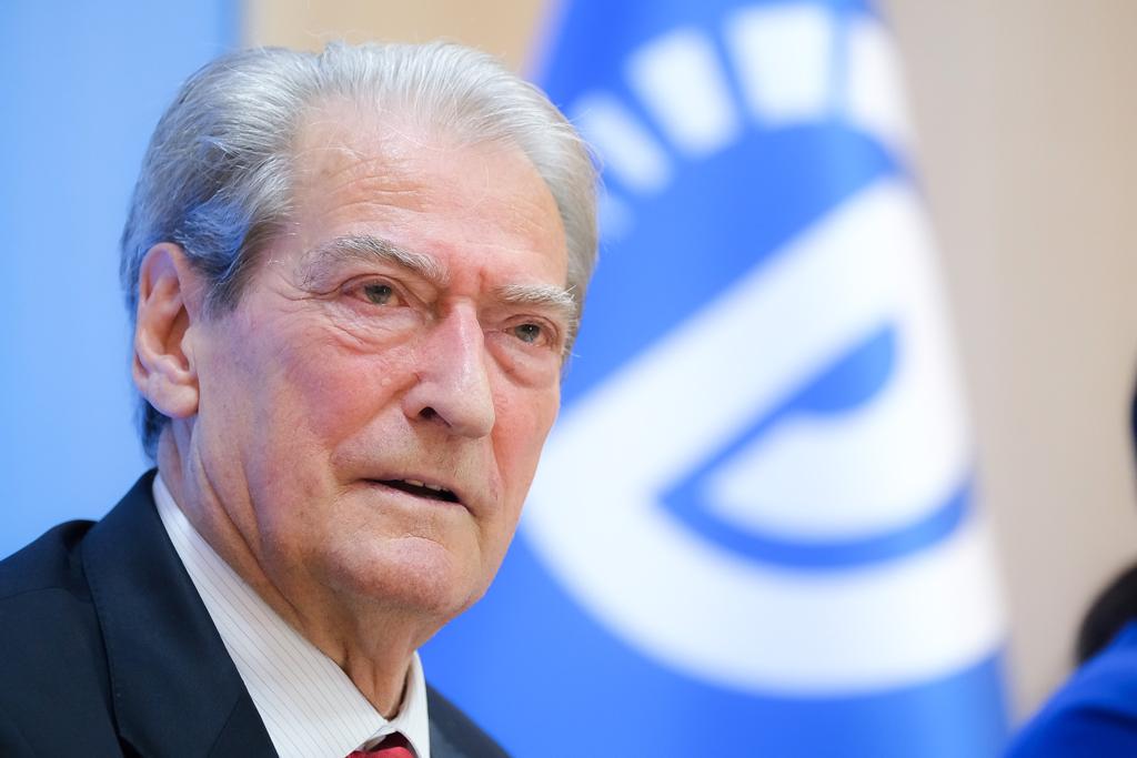 Berisha “mbron” Erion Veliajn: Iu shkelën të drejtat