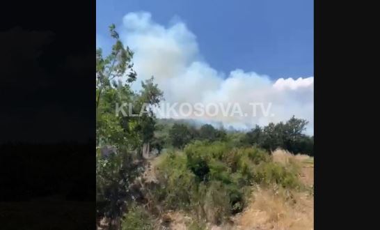Flakë e tym në një pjesë të fshatit Sllatinë të Vushtrrisë