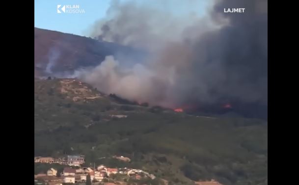 Digjen tri shtëpi banimi në lagjen "Ibrahimi" në Kçiq (VIDEO)