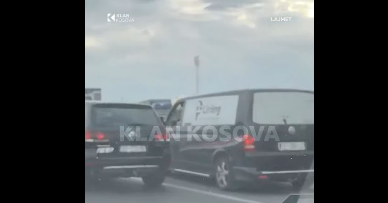 Shoferët e dy automjeteve sot përdorën shiritat emergjentë për tejkalim (VIDEO)