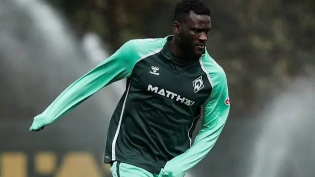 Boniface habit me postimet e çuditshme, Werderi i kërkon sqarime