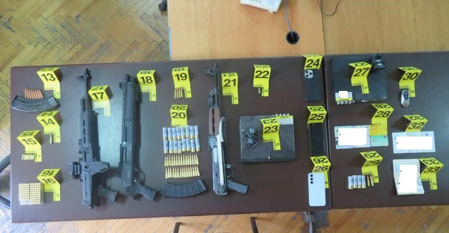 Të shtënat në Prizren: Policia aksion në dy lokacione, kapen armë e municion