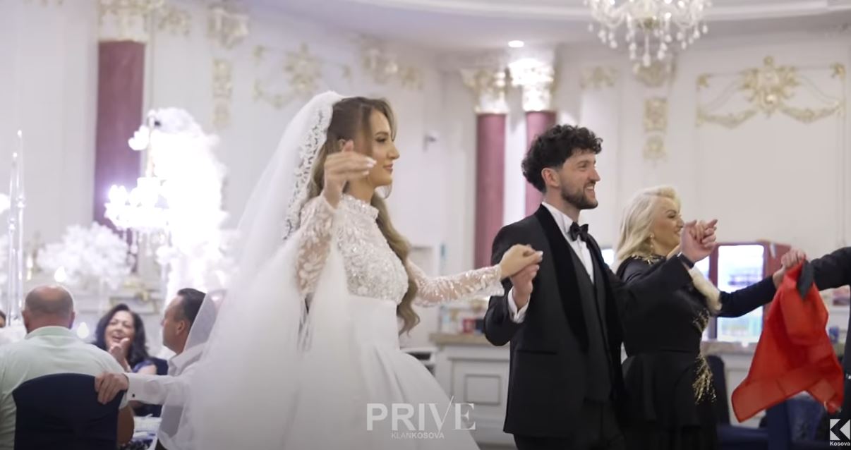 Motrat Mustafa "kallin" dasmën e nipit, ja çfarë ndodhi aty (VIDEO)