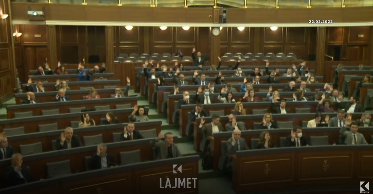“Fajtorja” e bllokadës, rregullorja e Kuvendit privilegjoi Listën Serbe (VIDEO)