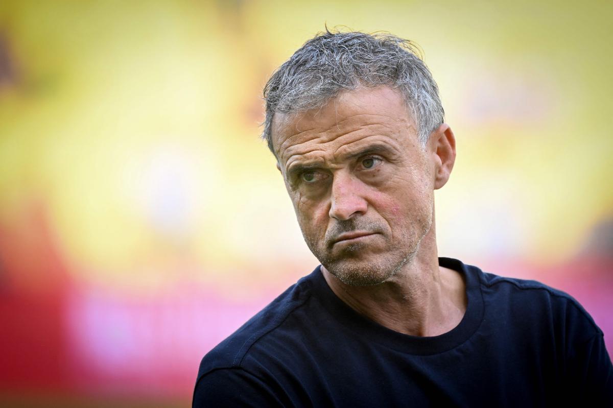  Luis Enrique, thyen klavikulën në një aksident me biçikletë