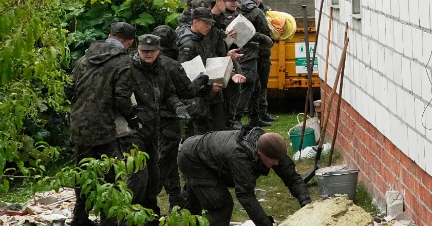 Polonia vendos përkohësisht avionë në hapësirën ajrore pas dronëve rus