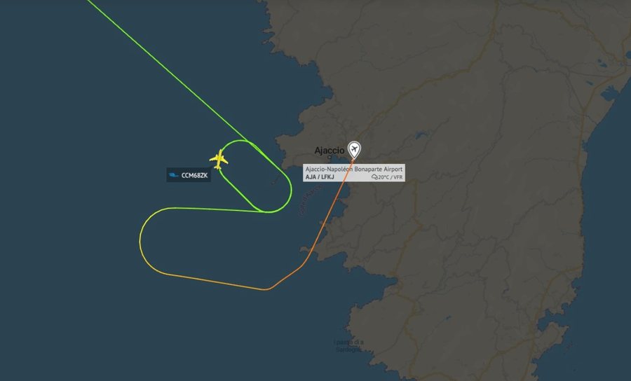 E pazakontë  Aeroplani mbeti në ajër për një orë  kontrollorin e zuri gjumi