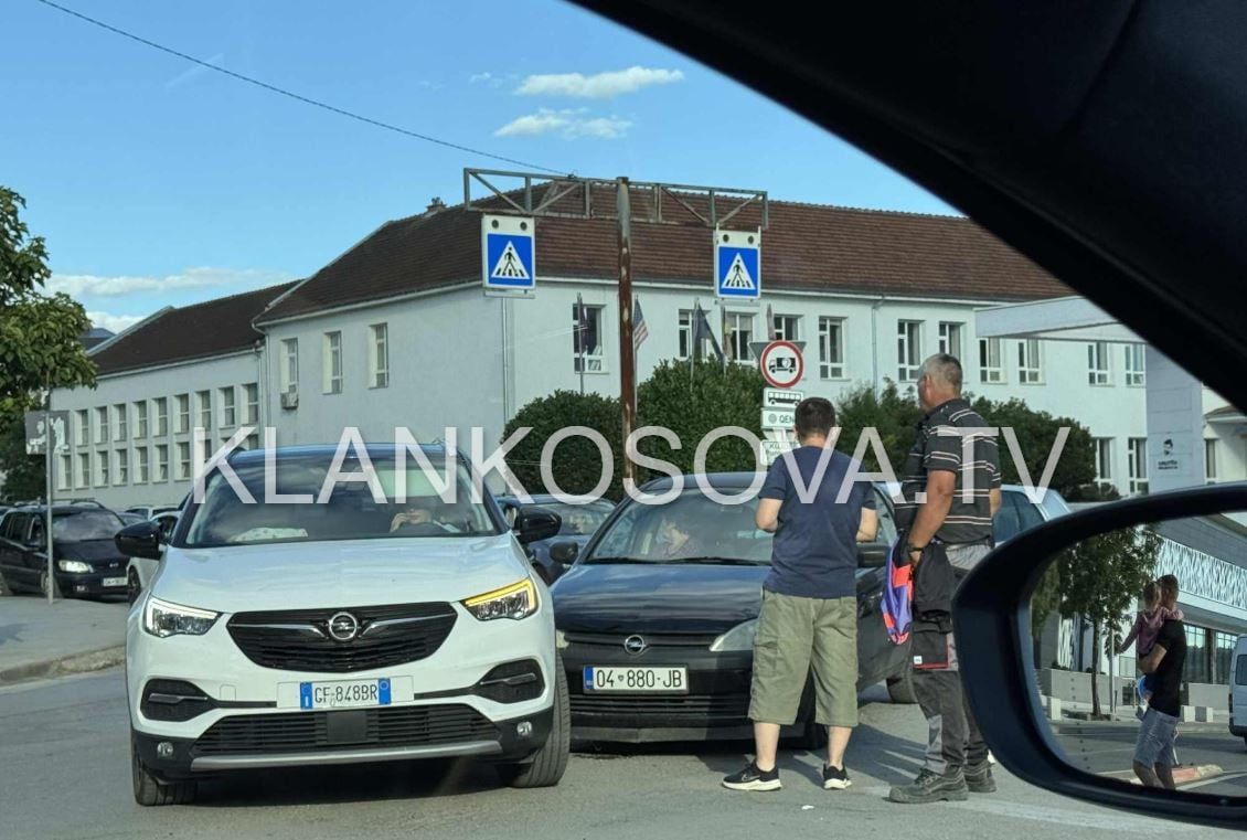 Aksident përballë muzeut në Suharekë