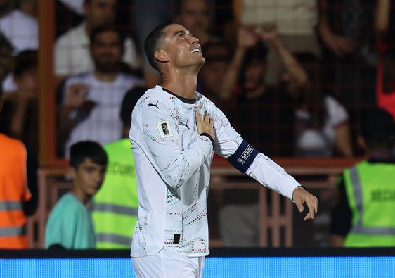 Ronaldo shkëlqen në pesëshen e Portugalisë ndaj Armenisë