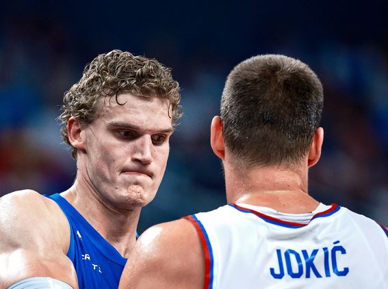Serbia te shtëpia, Finlanda në çerekfinale të Eurobasketit