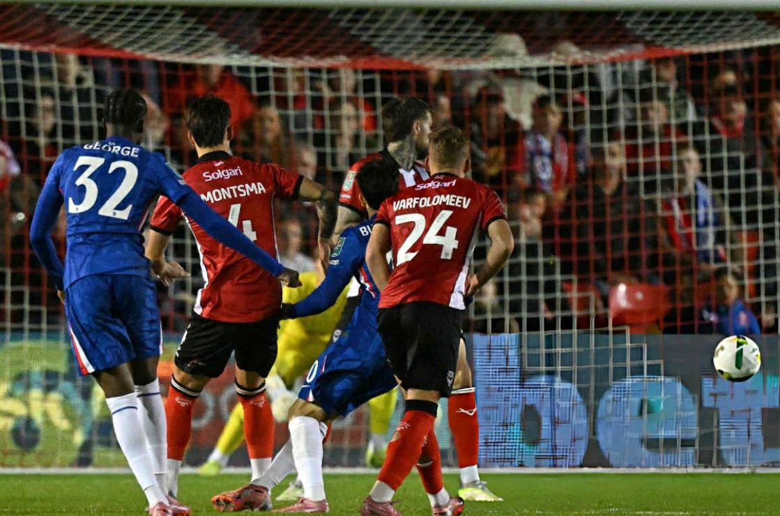 Chelsea fiton me zor ndaj Lincolnit në Kupën e Ligës