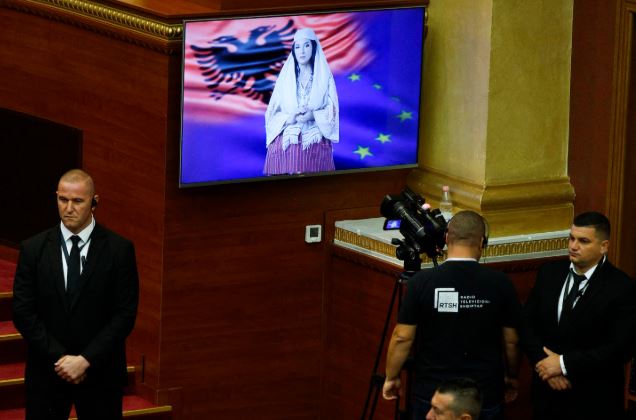 A do kërkojë Rama zbatimin e Nenit 5 të NATO-s nëse Diella “vritet” nga një sulm kibernetik?