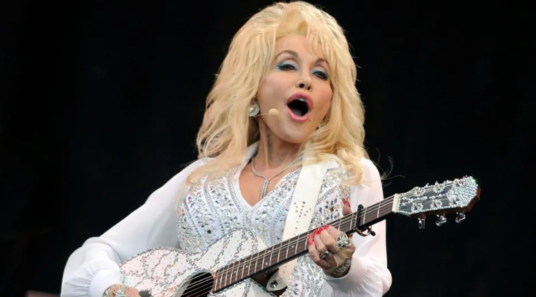 Problemet shëndetësore detyrojnë Dolly Parton t’i shtyjë koncertet
