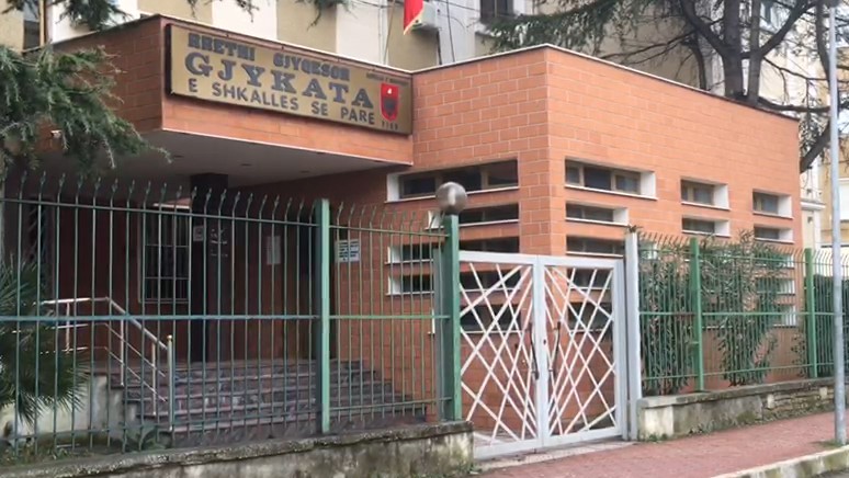 Abuzoi seksualisht me një të mitur, 67-vjeçari në Fier dënohet me 25 vjet burg