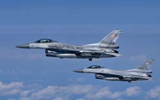 Polonia bën gati avionët, shkak sulmi rus në Ukrainë