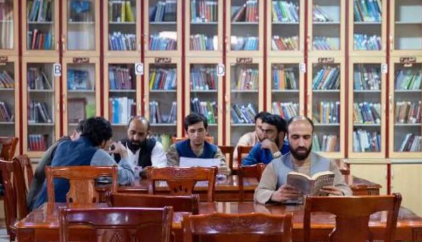 Talebanët ndalojnë librat e shkruar nga gratë në universitetet afgane