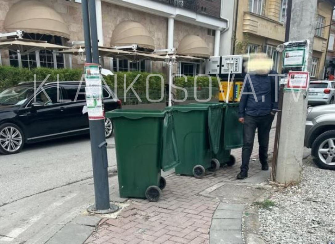 Kontejnerët në trotuaret e Pejës pengesë për nxënësit – ankohen banorët