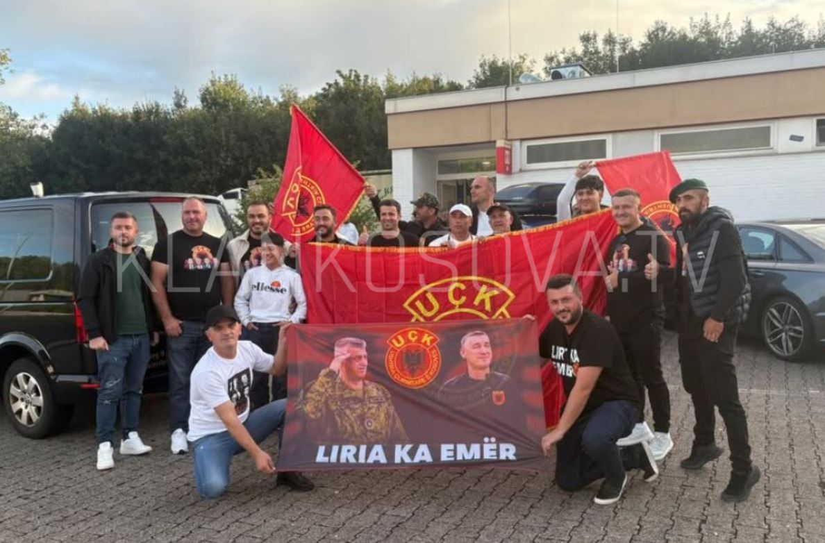Diaspora ia mësyn protestës në Hagë