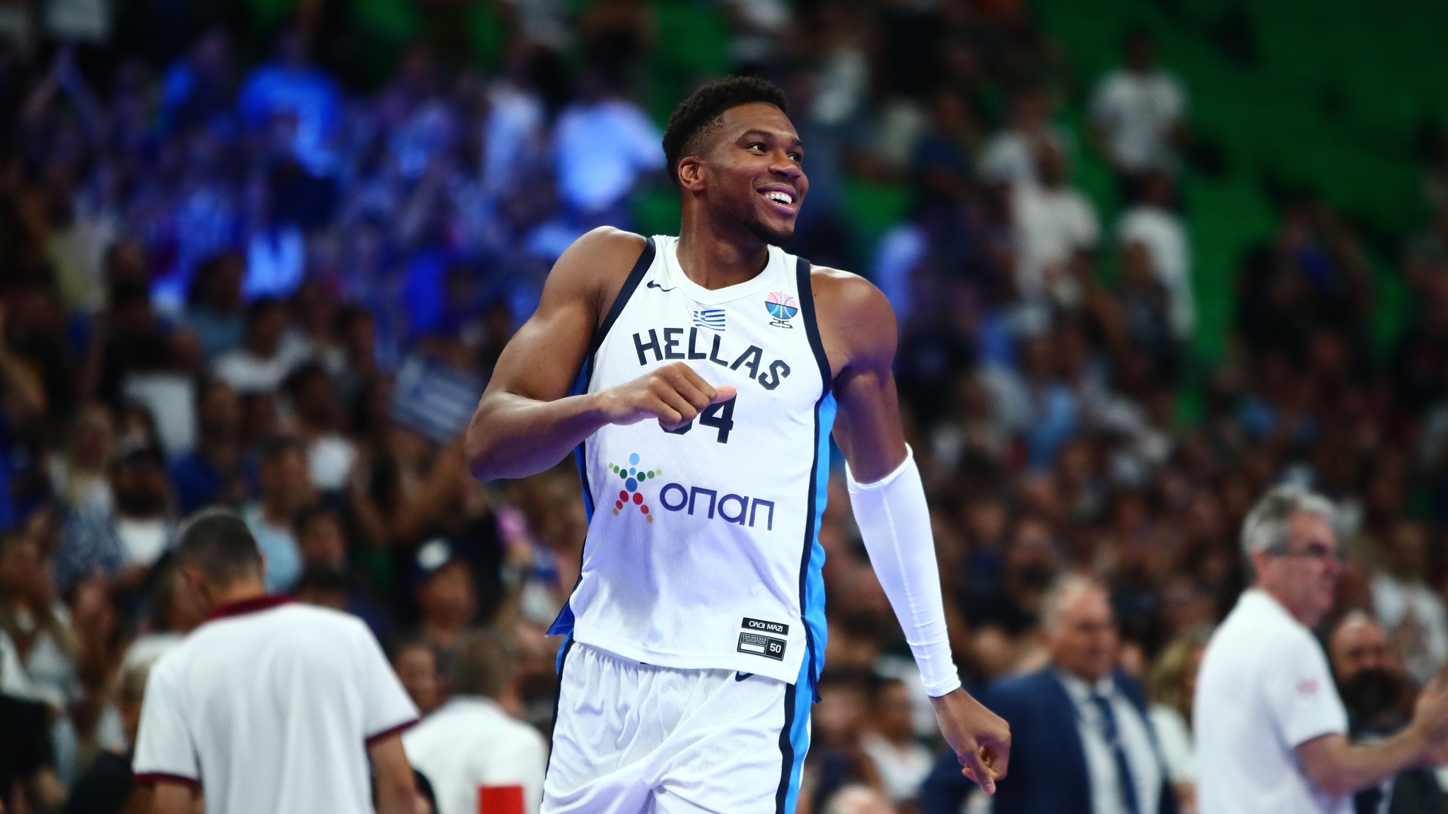 Giannis çon Greqinë në gjysmëfinalen e Eurobasketit