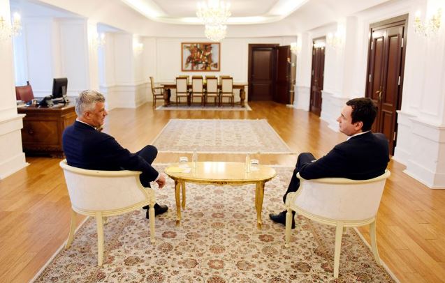 Tahiri: Kurti duhet të pajtohet me realitetin, s’mund të krahasohet me Thaçin (VIDEO)