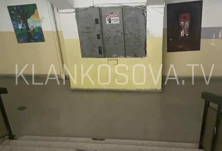 Shpërthen kanalizimi në shkollën "Ismail Qemali" në Prishtinë, ankohet prindi (VIDEO)