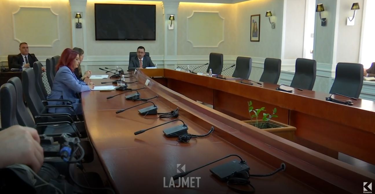 Veprimi pas “konstituimit”: VV po e përgatit Kurtin për mandatin e tretë (VIDEO)