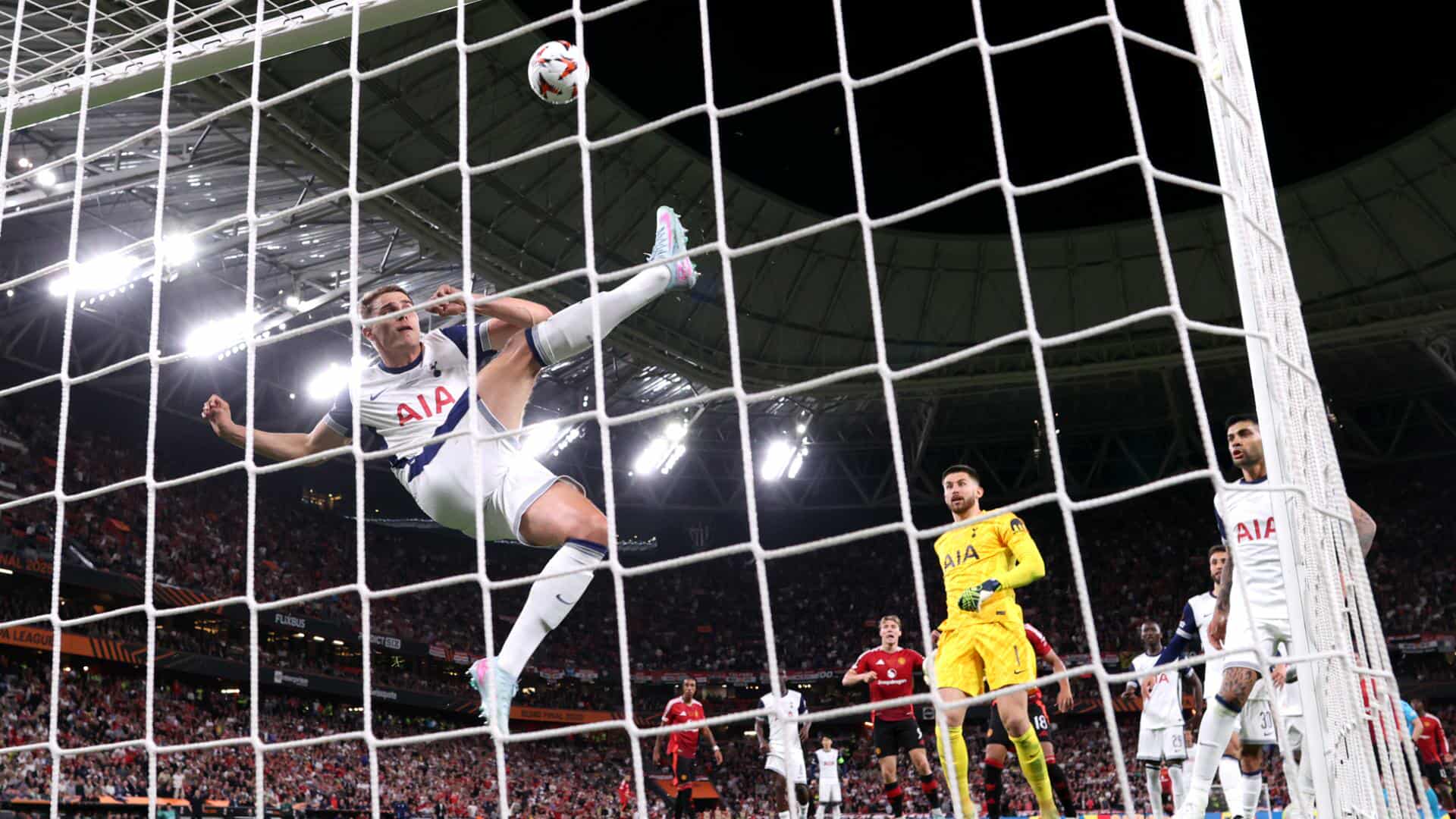 Është duke shkëlqyr te Tottenham, Real Madrid në "gjurmët" e mbrojtësit holandez