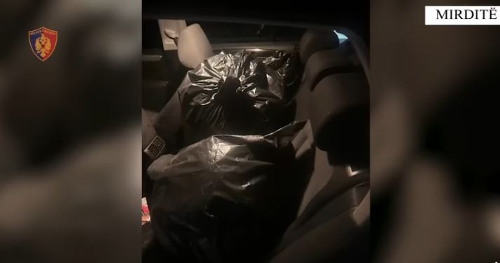 Policia sekuestron pesë thasë drogë në Mirditë, shpallen në kërkim tre persona