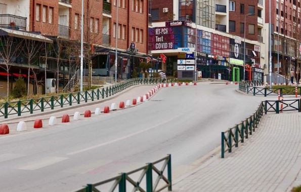 Pesë vetura digjen nga zjarri në Prishtinë  Policia nis hetimet