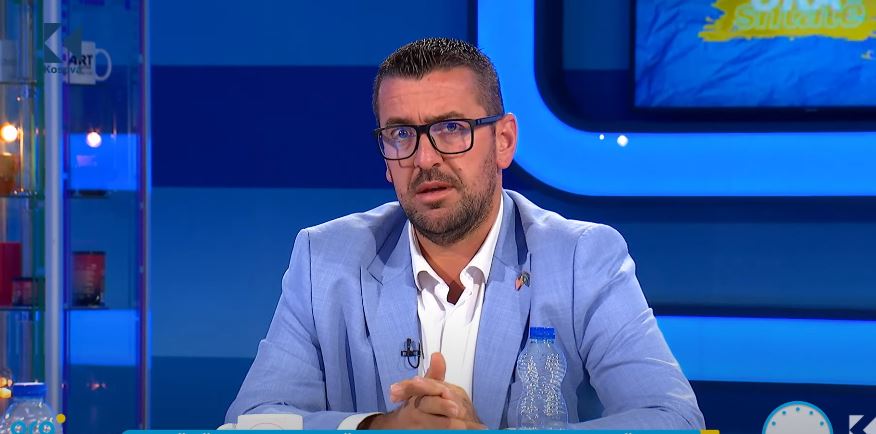 U suspenduan për një shaka ndaj Bashës, Rrecaj: Kosova po rrëshqet në komunizëm