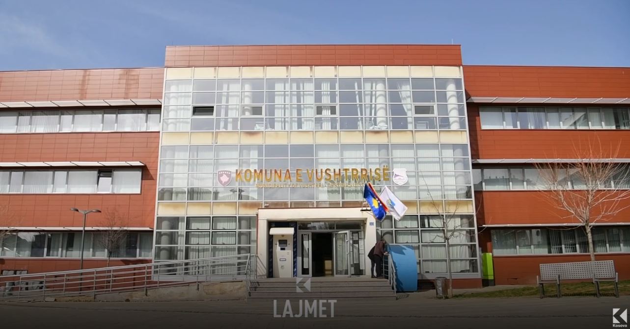 Bashkëbisedimi i veçantë: Debati i “kryetarëve” vushtrrias nis në kafe (VIDEO)