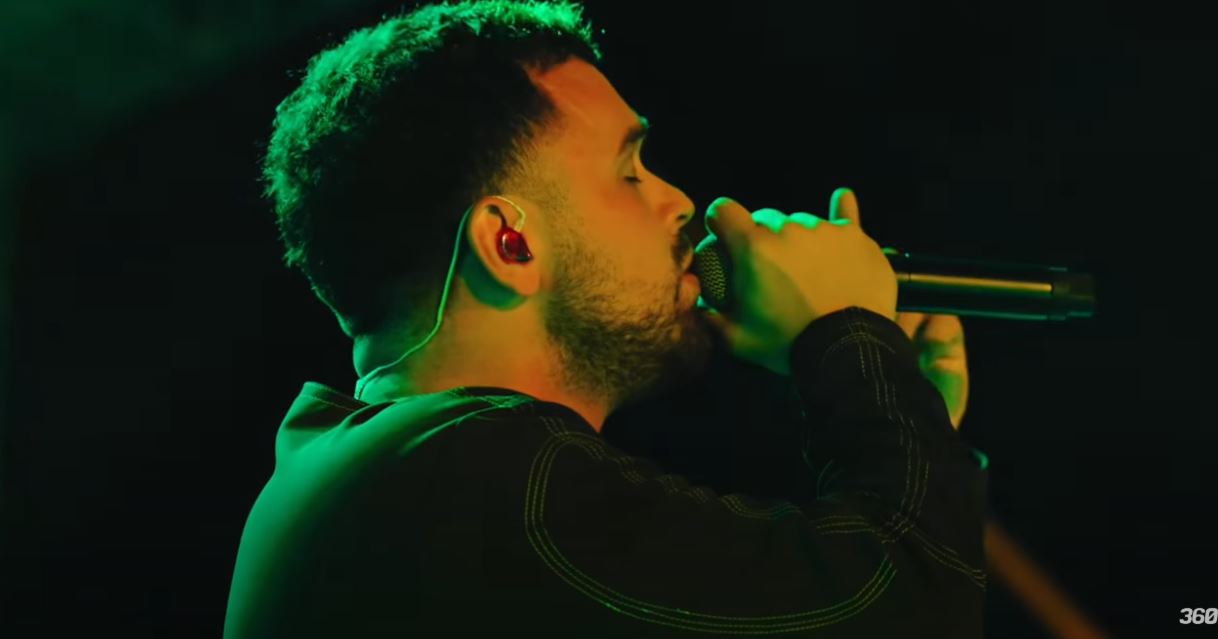 Ylli e përpunon këngën “Po të pres te shadërvani”, ja versioni i ri (VIDEO)