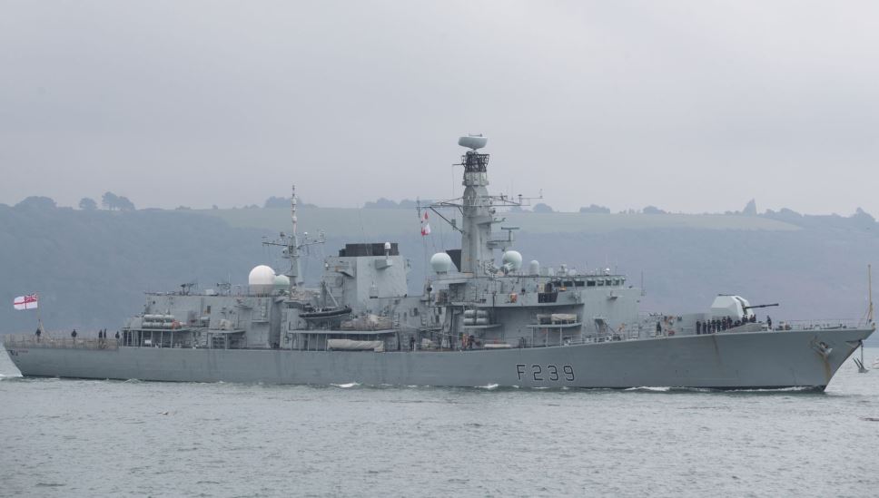 Kina paralajmëron Britaninë dhe ShBA-në pasi anijet u kaluan nëpër Ngushticën e Tajvanit