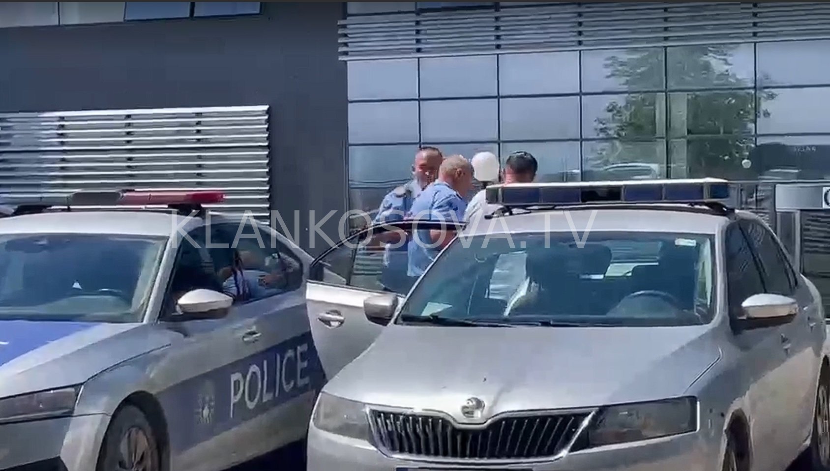 Përgjimet në 'SkyECC' për trafikim droge e shpëlarje parash, së paku pesë të arrestuar sot në Kosovë