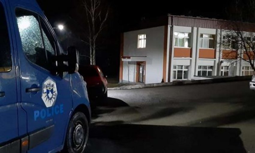 Vdes në Spitalin e Pejës një i burgosur, po trajtohej gjatë për probleme shëndetësore
