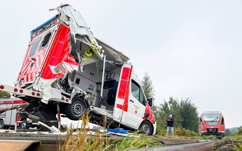 Gjermani: Treni godet autoambulancën, vdes pacientja