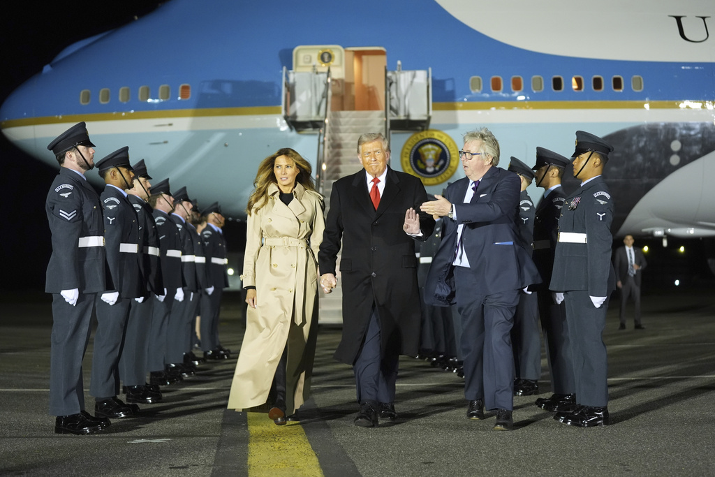 Trumpi mbërrin në Britani për vizitën e dytë shtetërore, mes protestash dhe kritikash