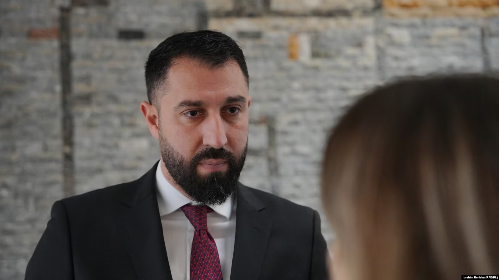 “Ma tregoi armën...tutna se VV e ka krejt në dorë ”, flet burri që e raportoi ministrin e Kurtit për kërcënim