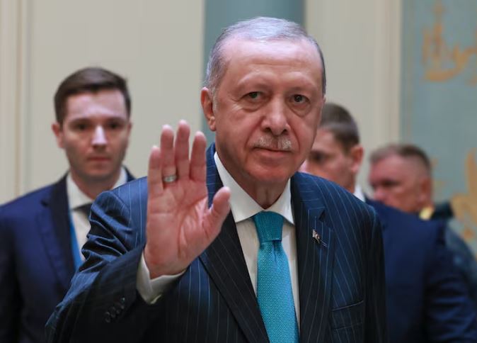 Erdogan thotë se Putin dhe Zelensky "nuk janë ende gati" për takim ballë për ballë mbi luftën