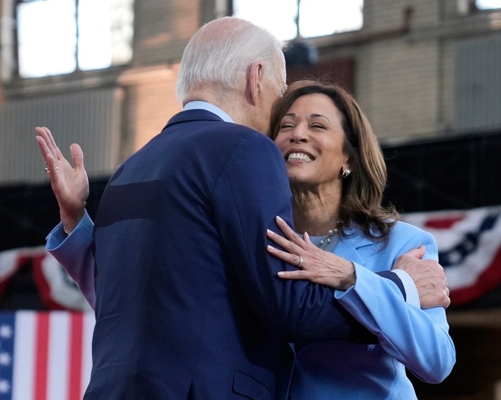 “E zemëruar dhe e zhgënjyer”: Kamala Harris kritike ndaj Joe Bidenit në librin e saj të ri