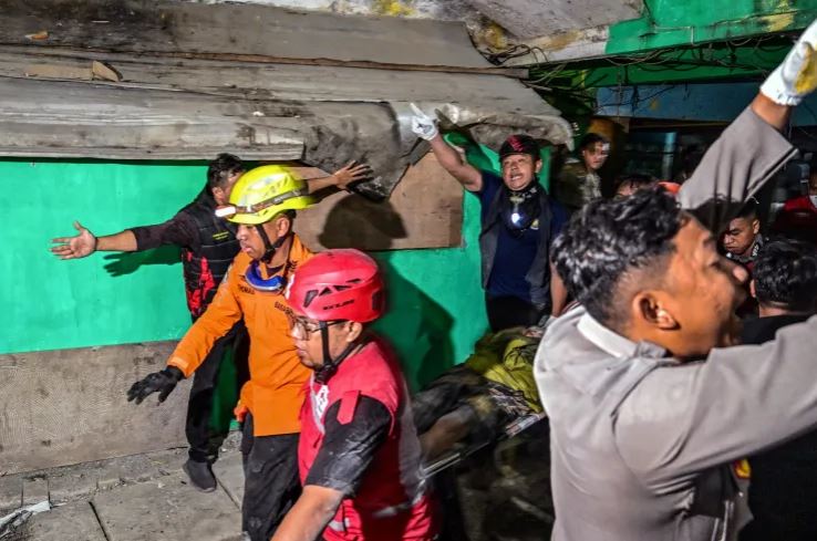 Shembja e një shkolle në Indonezi lë 3 të vdekur dhe 38 të zhdukur