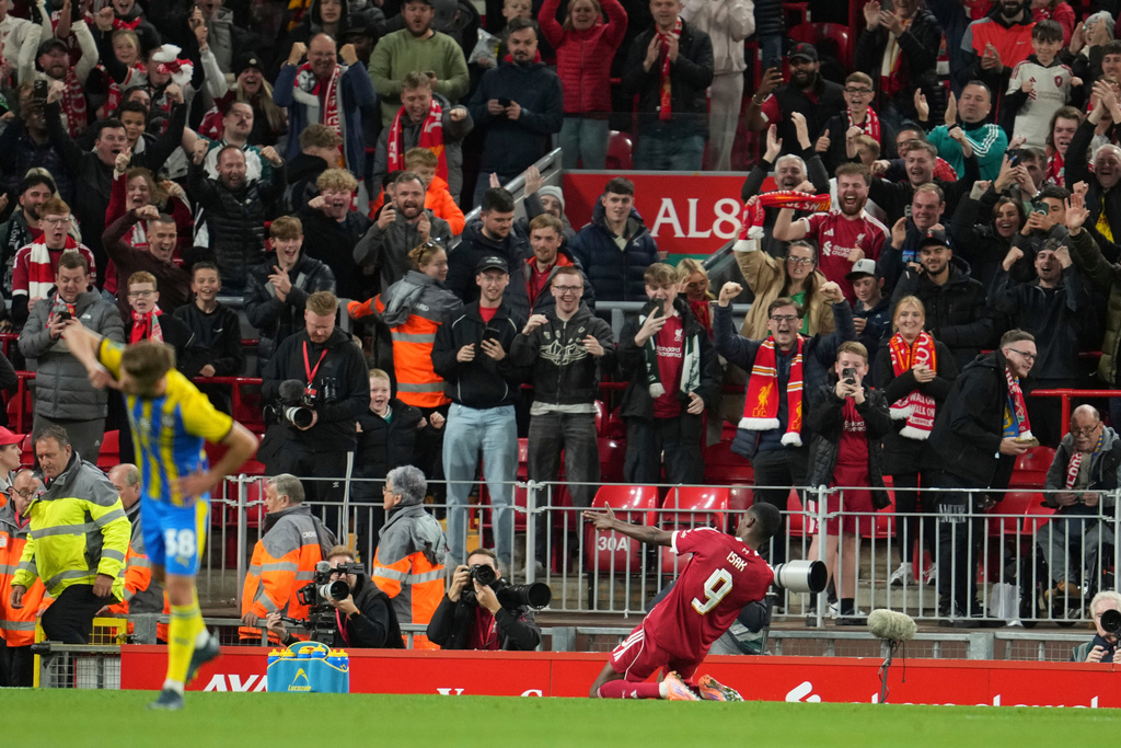 U dha! Isaku shënon të parin për Liverpoolin