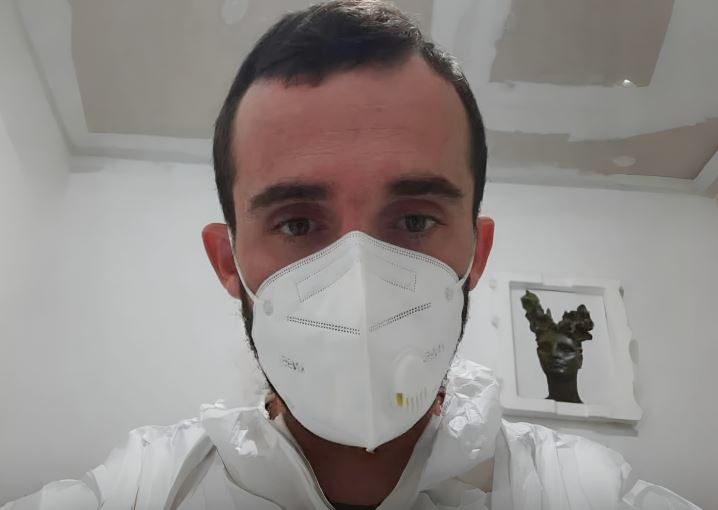 Mjeku në Shqipëri plagos kolegun e tij të spitalit dhe arratiset