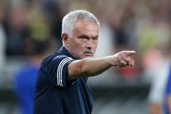 Pas shkarkimit nga Fenerbahçe, Mourinho gjen klubin e ri