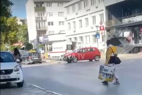 Aksident trafiku në Ulpianë, në vendngjarje edhe ambulanca (VIDEO)