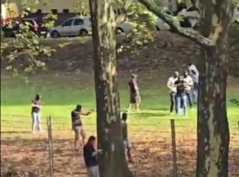 Pamje nga momenti kur policia gjermane neutralizon të dyshuarin kosovar për therjen e mësueses në Essen