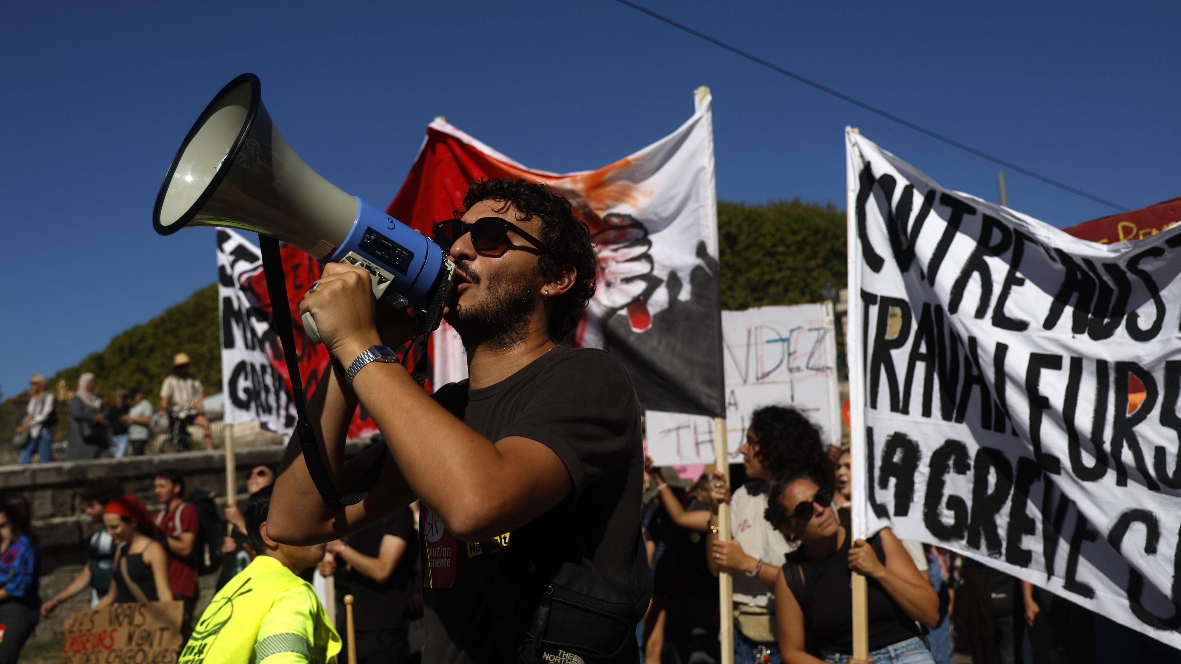 Greva e protesta në Francë për shkurtimet buxhetore, 58 të arrestuar