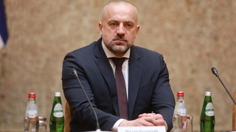 “Millan Radoiçiqi frikësoi qytetarët që protestuan kundër Vuçiqit”