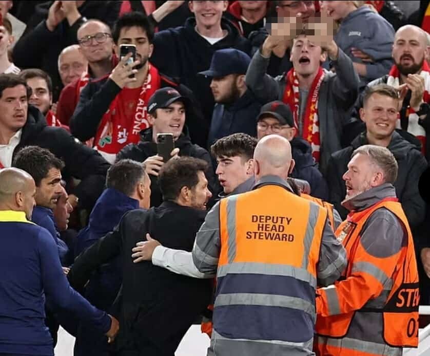 Simeone, përleshje me tifozët e Liverpoolit dhe përjashtim