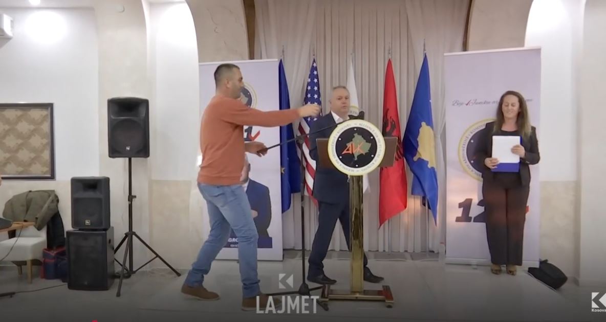 Telashet në Junik, kërcënohet Kuçi - njofton policinë (VIDEO)